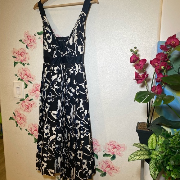NEW WITH TAGS THE LIMITED FLORAL DRESS WOMANS black / white Blue SIZE 12 - Picture 5 of 10